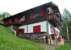 Ferienhaus mitten in den Wiesen in idyllischer Lage (187A + 187B) beim Skigebiet hoch über Bürchen 1550 m ü. M. für 1 - 9 Personen (Nr. 187 - Ferienhaus Wallis)