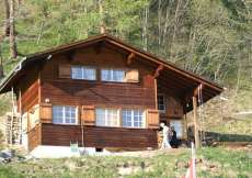 Ferien-Holzhaus auf der Sonnenterrasse über dem Sernftal in herrlicher Aussichtslage 1250 m ü. M. für 1 - 6 Personen (Nr. 318 - Glarnerland)