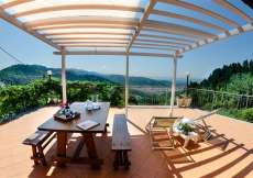 Toskana - Ferienhaus Nr. 1031 nähe Meer mit Pool, grossem Garten eingezäunt sowie toller Aussicht auf den See und das Meer für 1 - 6 Personen