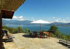 Ferienhaus mit toller Seesicht in idyllischer Lage mit grossem Garten und Wiesen über den Lago Maggiore für 1 - 4 (5) Personen (Nr. 122 - Ferienhaus im nahen Italien)