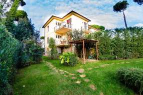 Toscana - Ferienhausteil Nr. 1024 nur 200m vom Meer entfernt, eingezäuntem Garten mit Pool und 3 Bädern für 1 - 8 Personen bei Marina di Tirrenia