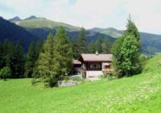 Ferienhaus mitten in der Natur bei Davos und im Winter bei der Skipiste 1550 m ü. M. für 1 - 6 (7) Personen (Nr. 020 - Ferienhaus Graubünden)