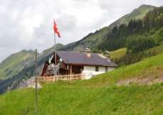 Alphaus über dem Brienzersee in idyllischer Lage mit toller Seesicht und mitten in der Natur 1100 m ü. M. für 1 - 3 Personen (Nr. 258 - Alphaus Brienzersee)