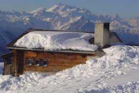 Alp-Ferienhaus auf Fiescheralp/Bettmeralp mitten in der Natur und im Winter bei der Skipiste 2100 m ü. M. für 1 - 5 Personen (Nr. 139 - Alphaus Wallis)