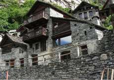 Ferien-Rustico im hinteren Maggiatal in ruhiger und herrlicher Aussichtslage mit schönen Badestellen in der Maggia für 1 - 8 Personen (Nr. 095 - Ferienhaus im Tessin)