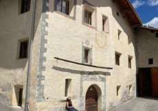 Grosses Ferienhaus für Familien und Gruppen im Val Müstair in Nationalparknähe und in ruhiger Dorflage 1600 m ü. M. mit sehr schönem neuen Sitzplatz für 1 - 15 Personen (Nr. 026 - Ferienhaus in Graubünden)