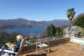 Ferienhaus 10 Gehminuten über dem Ortaseee mit tollem Seeblick für 1 - 4 (6) Personen (Nr. 115 - Ferienhaus nähe Tesssin)
