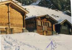 Ferien-Alphaus inmitten der idyllischen Bergwelt im Lötschental 2000 m ü. M. für 1 - 3 Personen (Nr. 200 - Alphaus Wallis)