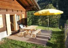 Neues Alp-Weidhaus mitten in den Wiesen hoch über Giessbach und dem Brienzersee 1050 m ü. M. für 1 - 10 Personen (Nr. 250 - Alphaus Brienzersee)