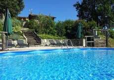 Toscana - Ferien-Landhaus in Meeresnähe (total mit 3 Ferienwohnungen) mit grossem Garten und Pool in sehr schöner Aussichtslage bis 14 Personen) (Nr. 1028B bis 4 Personen)