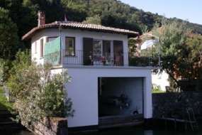 Einfaches Ferienhüsli direkt am See mit eigenem Badesteg - das Hüsli am Luganersee eignet sich für Wasserliebhaber - Hüsli für 1 - 2 Personen (Nr. 130 - Ferienhaus Tessin)