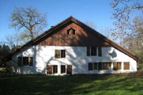 Ferienhausteil über dem Neuenburgersee und Neuenburg in idyllischer Lage mit Ruderboot am Lac de Brennents für 1 - 6 Personen (Nr. 229B - Region Neuenburgersee)