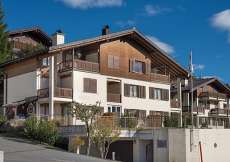Maisonette-Ferienwohnungen mit Saunabenützung über Laax in schöner Lage 1250 m ü. M. für 1 - 5 Personen (Nr. 050 - Ferienwohnung Graubünden)