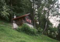 Alphaus am Eingang zum Safiental in herrlicher Aussichtslage 1150 m ü. M. für 1 - 4 Personen (Nr. 004 - Alphaus Graubünden)