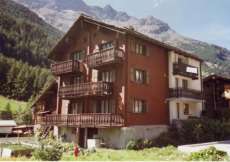 Ferienhaus bei Saas-Grund in ruhiger Lage mit 2 Ferienwohnungen in der Nähe der Gondelbahn, Skischule und Liften 1550 m ü. M. für neu 1 - 6 Personen (Nr. 175 - Ferienwohnung Wallis)