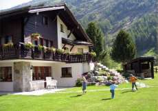 Komfort-Ferienhaus im Saastal mit 2 Ferienwohnungen in sehr schöner Lage (Nr. 184B + 184A) 1550 m ü. M. für 1 - 12 Personen (Nr. 184B - Ferienhaus Wallis)