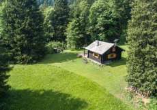 Blockhaus mit Bach am Fusse zum Alvier zwischen Heidiland und dem Bodensee im Grünen 1300 m ü. M. für 1 - 5 Personen (Nr. 309 - Ostschweiz)