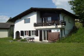 Ferienhaus in idyllischer Lage nähe Badesee und im Winter beim Skigebiet Lumnezia/Obersaxen 1250 m ü. M. für 1 - 6 (7) Personen (Nr. 052 - Ferienhaus Graubünden)