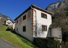 Ferienhaus für Naturliebhaber nördlich vom Bellinzona ca. 150 Meter ab Flussbadestelle für 1 - 5 Personen (Nr. 075 - Ferienhaus Tessin)