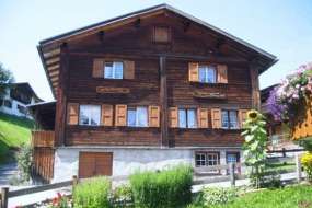 Ferienhaus in der Natur unweit von Klosters/Davos über dem Prättigau und an der Skiabfahrt 1400 m ü. M. für 1 - 19 Personen (Nr. 063 - Ferienhaus Graubünden)