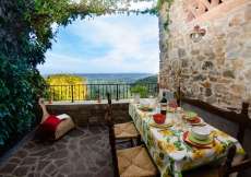 Toscana - Ferien-Rustico 1098 in herrlicher Aussichtslage mit grosser Terrasse zwischen Lucca und Pisa für 1 - 4 Personen