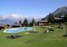 Ferienhaus nähe Badeteich in schöner und ruhiger Aussichtslage (autofrei) und 300 Meter ab Parkplatz bis zum Haus - 1700 m ü. M. für 1 - 9 Personen (Nr. 158 - Ferienhaus Wallis)