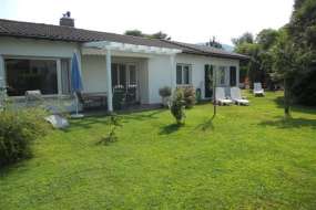 Ferienhaus nähe See (7 Gehminuten) mit grosser Wiese, Grundstück eingezäunt in ruhiger Lage und mit sehr schönen Badeplätzen am nahen See für 1 - 5 (6) Personen (Nr. 079 - Ferienhaus Tessin)