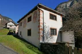 Ferienhaus für Naturliebhaber nördlich vom Bellinzona ca. 150 Meter ab Flussbadestelle für 1 - 5 Personen (Nr. 075 - Ferienhaus Tessin)