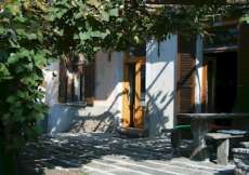 Ferienhaus im vorderen Onsernonetal mit schönen Badeplätzen in Hausnähe und am Lago-Maggiore für 1 - 8 Personen (Nr. 100 - Ferienhaus im Tessin)
