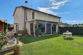 Toskana - Reihenhaus Nr. 1009 mit Wintergarten, grossem eingezäunten Garten und 4 Fahrrädern nähe Lucca für 1 - 5 Personen