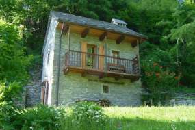 2 Ferien-Rustico mit grossem Garten und eigenem Bach für Naturliebhaber nördlich vom Ortasee für 4 + 6 Personen (Nr. 116B + 116A - Ferienhaus im nahen Italien)