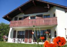 Ferienhaus nähe Badesee im Sommer und Skipisten Im Winter 1300 m ü. M. für 1 - 6 (8) Personen (Nr. 058 - Ferienhaus Graubünden)