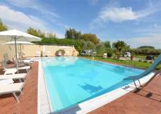 Toskana - Ferienhaus Nr. 1055 mit See, Poolheizung und Rutschbahn in schöner Lage für 1 - 8 Personen