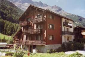 Ferienhaus bei Saas-Grund in ruhiger Lage mit 2 Ferienwohnungen in der Nähe der Gondelbahn, Skischule und Liften 1550 m ü. M. für neu 1 - 6 Personen (Nr. 175 - Ferienwohnung Wallis)