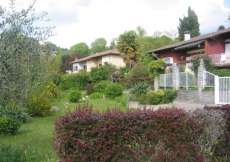 Zwei Ferienhaushälften in idyllischer Aussichtslage mit Garten ca. 15 Gehminuten vom (Lago-Maggiore) See entfernt für 1 - 12 Personen (Nr. 113A + 113B - Ferienhaus nähe Tessin)