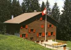 Ferien-Gruppenhaus mitten in den Wiesen und im Winter bei den Skipisten 1350 m ü. M. für 20 - 45 Personen (Nr. 332 - Ferienhaus Ostschweiz)