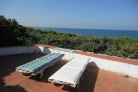 Ferienhaus direkt am Meer mit langem Sandstrand - ideal für Gäste, die direkt am Meer wohnen möchten / 1 - 8 Personen (Nr. 1180 - Sardinien)