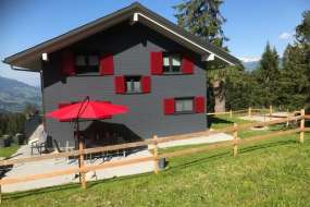 Neues Ferienhaus hoch über dem Sarnersee in den Alpwiesen und im Winter im Skigebiet 1500 m ü. M. für 1 - 8 Personen (Nr. 281 - Ferienhaus Sarnersee)