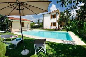 Toskana - Ferienhaus Nr. 1104 mit Lift im Haus, grossem Garten, Pool und Pooltreppe bei Marlia nähe Lucca für 1 - 8 Personen - das Haus ist behindertengerecht eingerichtet