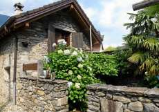 Ferien-Rustico im vorderen Maggiatal ca. 7 bis 10 Gehminuten zu den Badestellen am Fluss Maggia für 1 - 4 Personen (Nr. 101 - Ferienhaus im Tessin)