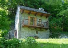 2 Ferien-Rustico mit grossem Garten und eigenem Bach für Naturliebhaber nördlich vom Ortasee für 4 + 6 Personen (Nr. 116B + 116A - Ferienhaus im nahen Italien)