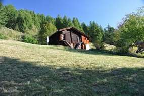 Komfort-Alphaus über Bellwald mitten in den Wiesen und im Winter in Skipistennähe auf der Sonnenterrasse 1600 m ü. M. für 1 - 5 Personen (Nr. 135 - Ferienhaus Wallis)