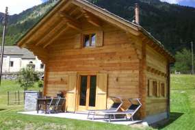 Bijou-Ferienhaus im hinteren Maggiatal in den Wiesen - ein Bijou für Naturliebhaber 1300 m ü. M. für 1 - 4 Personen (Nr. 082 - Ferienhaus Tessin)