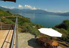 Ferienhaus mit toller Seesicht in idyllischer Lage mit grossem Garten und Wiesen über den Lago Maggiore für 1 - 4 (5) Personen (Nr. 122 - Ferienhaus nähe Tessin)
