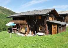 Alp-Ferienhaus mit viel Komfort mitten in der Natur bei Davos 1650 m ü. M. für 1 - 6 Personen (Nr. 031 - Alphaus Graubünden)